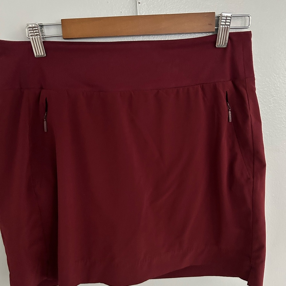 EUC Athleta Burgundy Women's Skort Sz 8